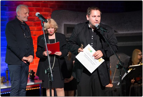 Nagrado je prevzel Aleš Petrič, vodja Videoprodukcije Bakster, ki je film izdelala.
